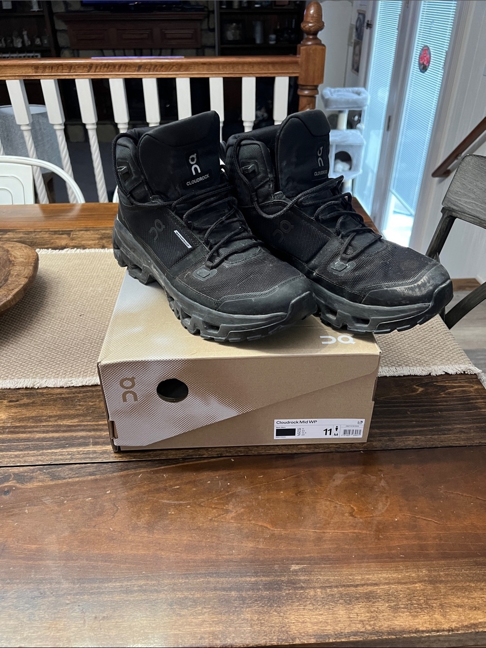 On Running Black Men's Mid-Top Hiking Boots